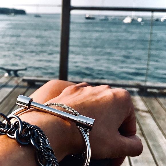 Eye Candy Jewelry Silver Bolt Cuff Bracelet Screws On and Off Straight Bar New - Picture 5 of 5